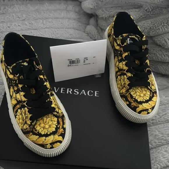 Versace canvas sneakers. Size 36 - Picture 3 of 5